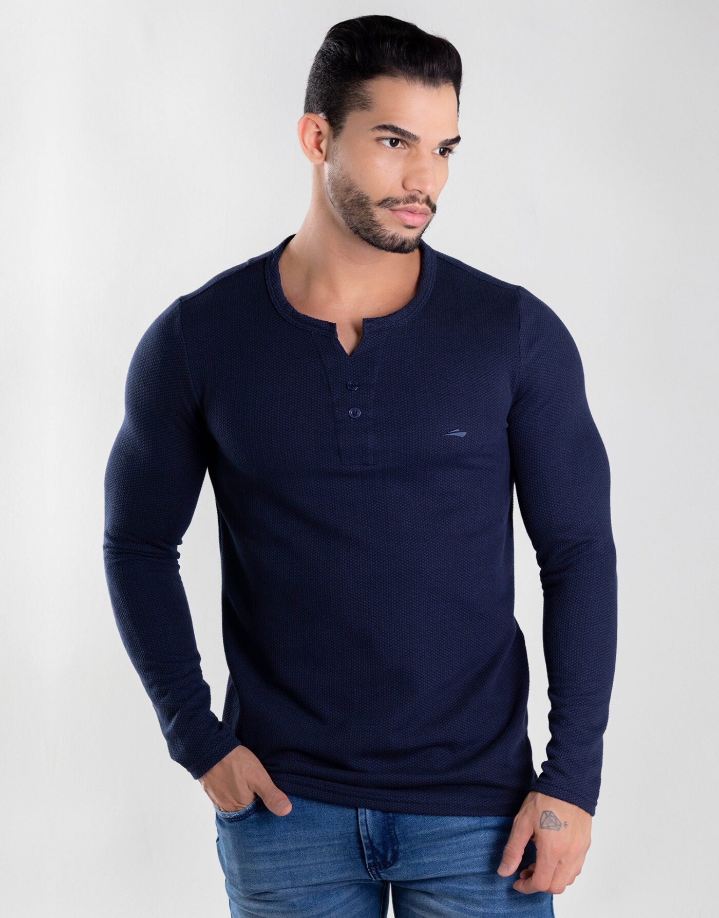 Henley Manga Longa com Textura