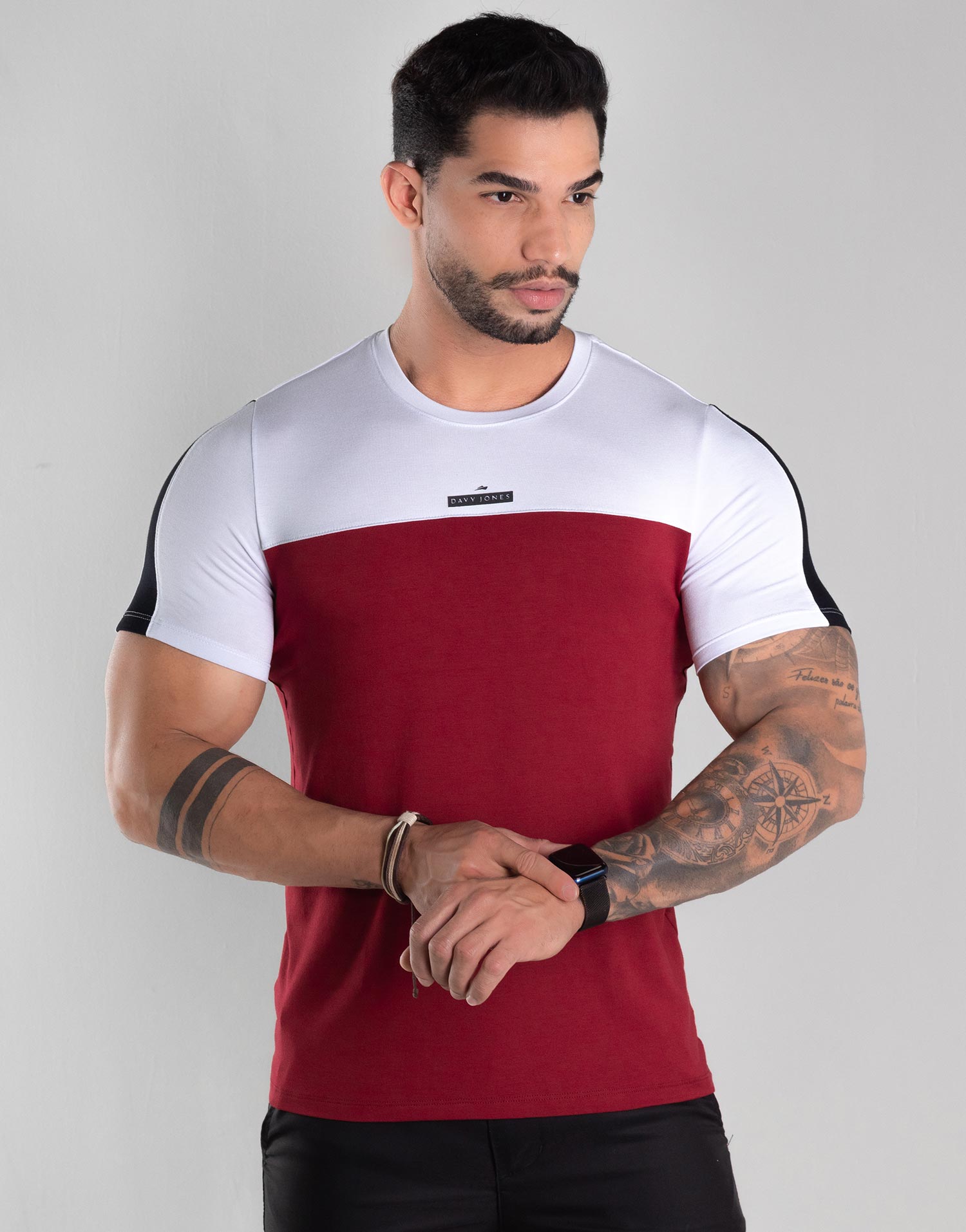 1733-camiseta-recorte-gola-redonda-vermelha-davy-jones-1 Camiseta Com Recorte Masculina – Cor Vermelho - Imagem 1