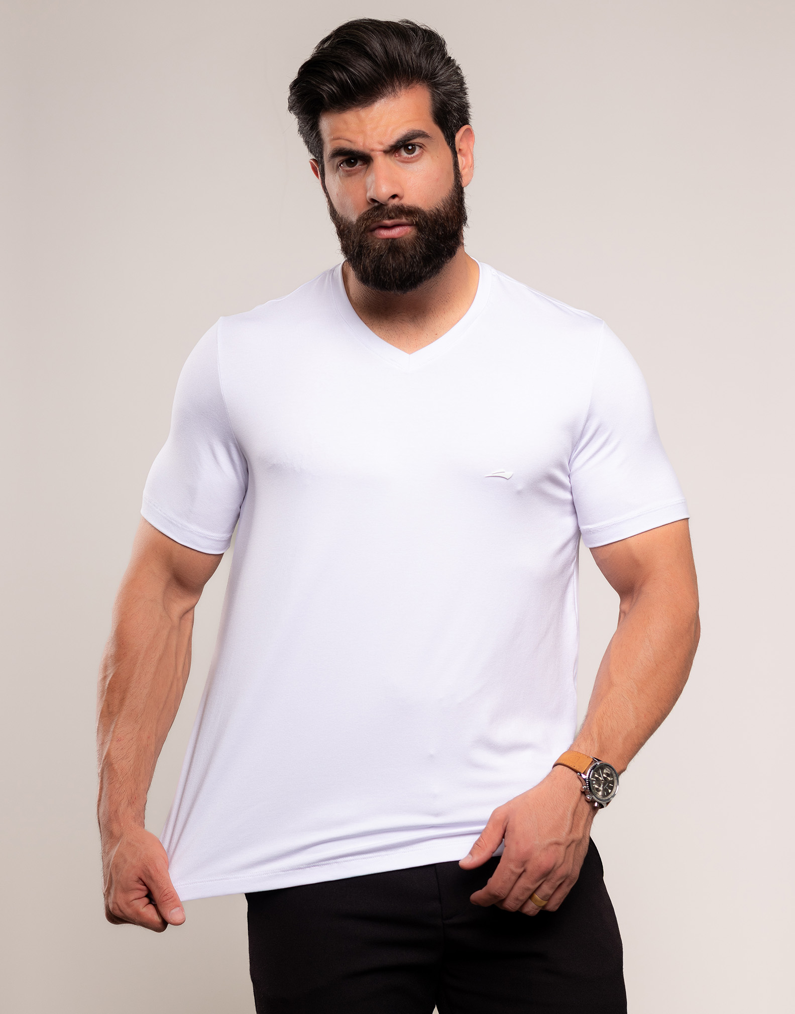 1468 Camiseta Gola V Masculina Anti-Odor Absorve a Transpiração Cor Branca 1 Camiseta Gola V Masculina Anti-Odor Absorve A Transpiração – Cor Branca - Imagem 1