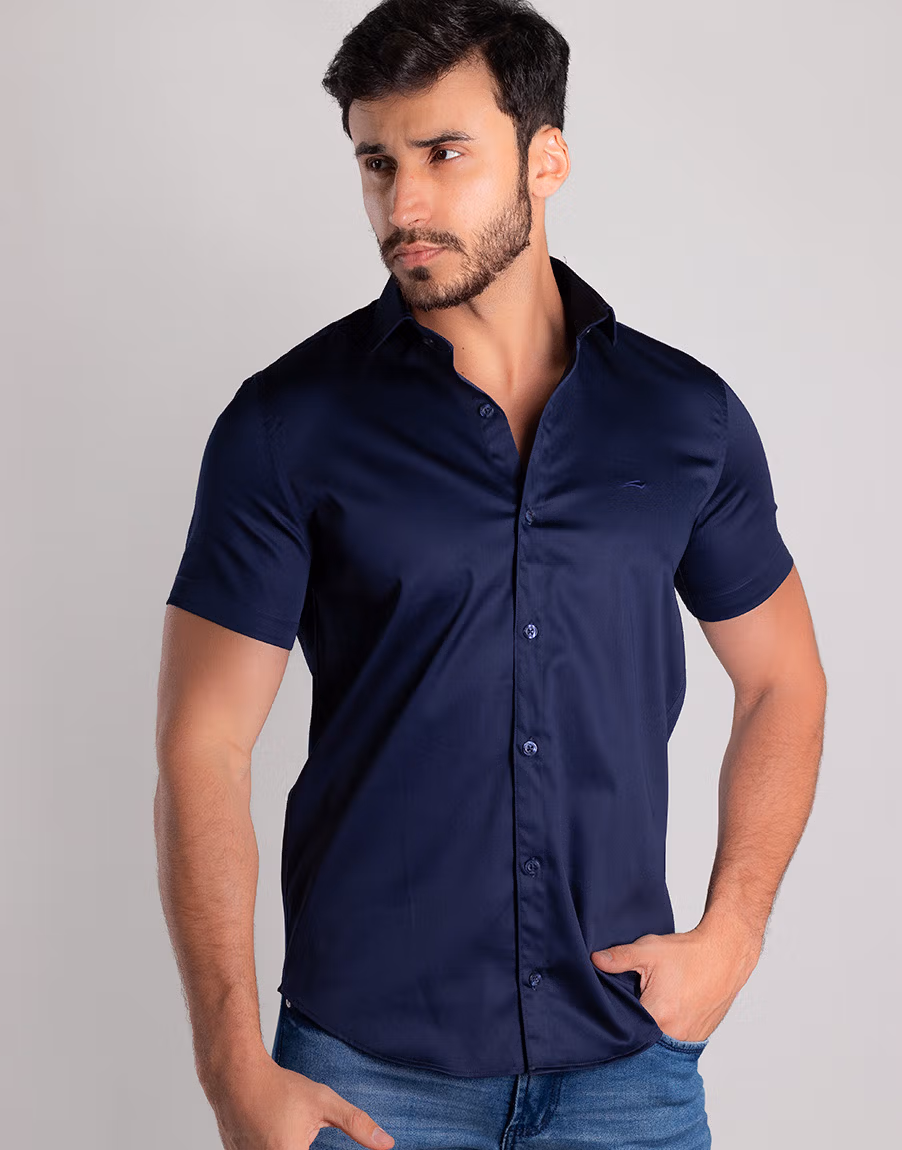 2804 Camisa Social Masculina Manga Curta Cetim Premium Slim Fit Azul 1 Camisa Social Masculina Manga Curta Cetim Premium Slim Fit – Cor Azul Marinho - Imagem 1