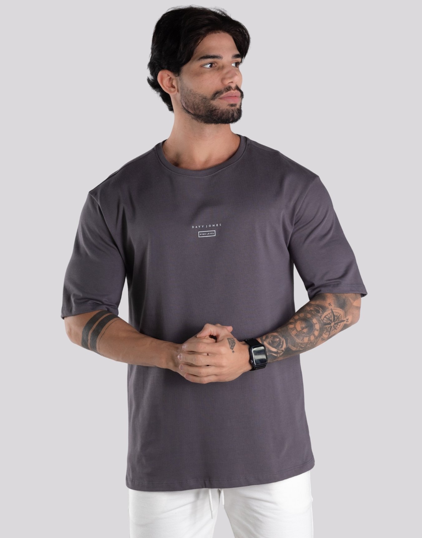 3101-Camiseta-Oversized-Masculina-cinza-em-Malha-Estruturada-High-Level-1 Camiseta Oversized Masculina Em Malha Estruturada – Cor Cinza - Imagem 1