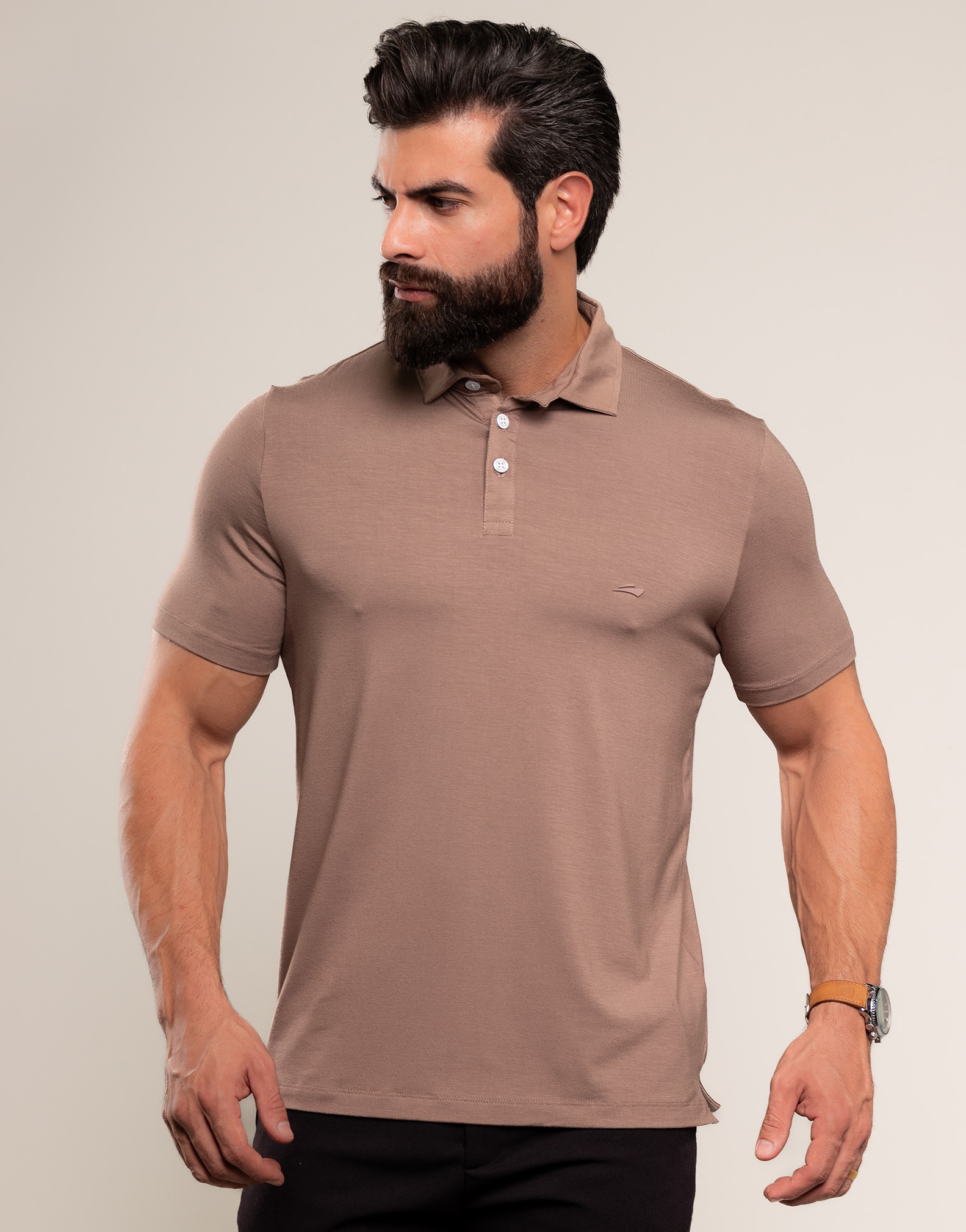 Camiseta Polo Masculina Slim Fit Com Elastano Anti-Odor Cor Camurça 1 Camiseta Polo Masculina Slim Fit Com Elastano Anti-Odor – Cor Camurça - Imagem 1